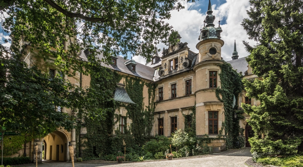 Stay and relax in Kliczkow castle at Wroclaw region