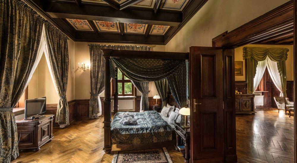 Stay and relax in Kliczkow castle at Wroclaw region